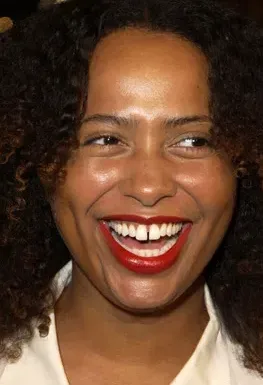 Lisa Nicole Carson